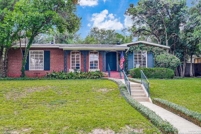 single story home with a front lawn