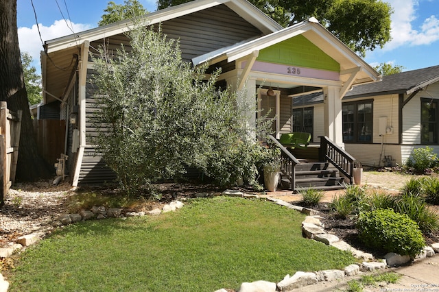 view of front of property with a front lawn