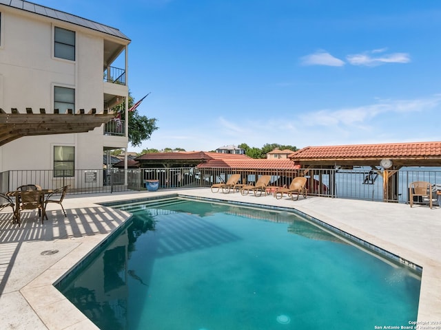 view of swimming pool featuring a patio