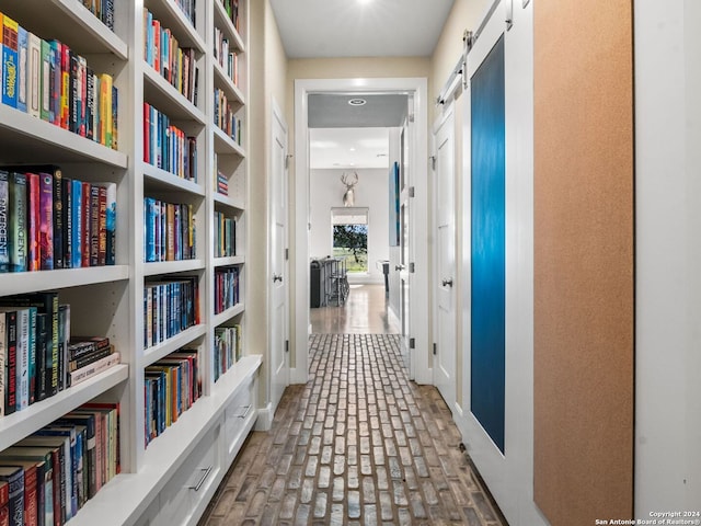 hallway featuring a barn door