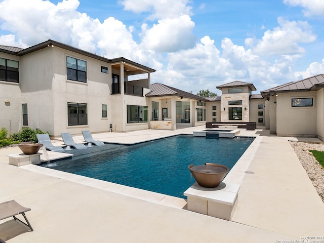 view of pool with an in ground hot tub and a patio area