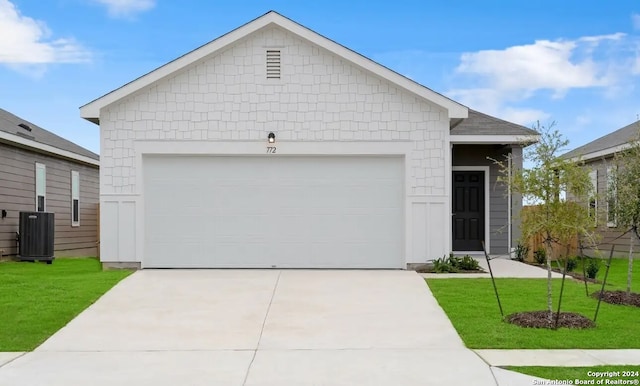 view of front of home with central air condition unit and a front yard