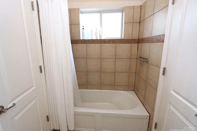 full bath with shower / bathtub combination with curtain