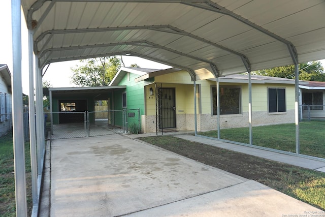 view of vehicle parking featuring a yard and a carport