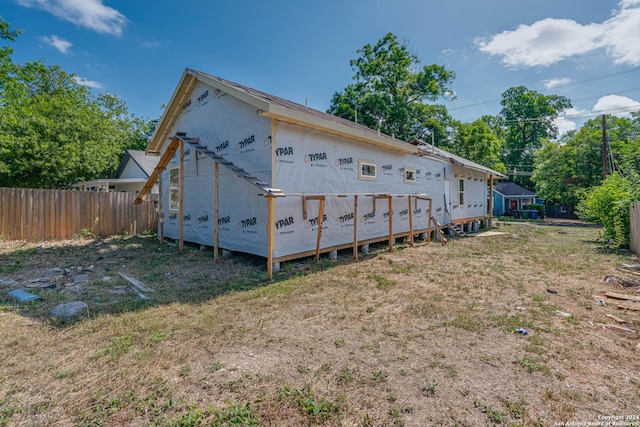 exterior space with a yard