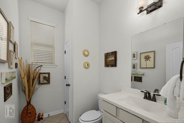 laundry room featuring washing machine and dryer and light tile patterned floors