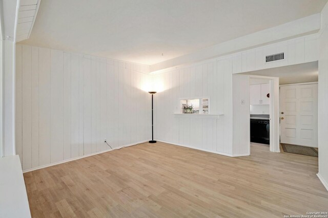 unfurnished room featuring light hardwood / wood-style flooring