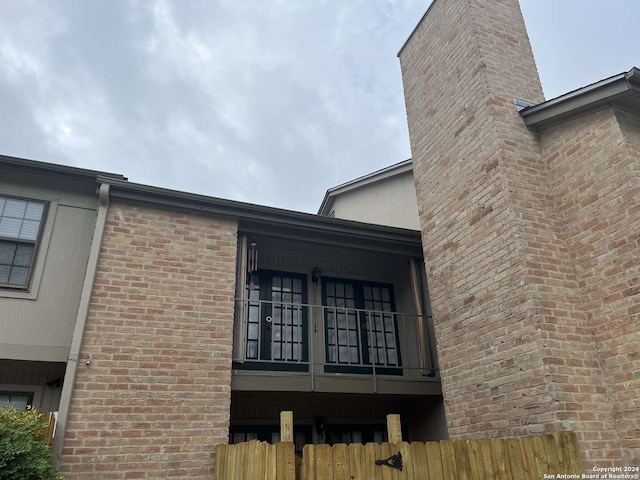 view of side of property featuring a balcony