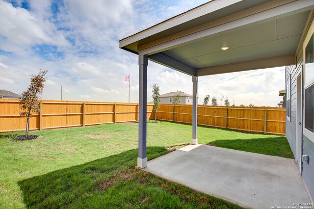 view of yard featuring a patio