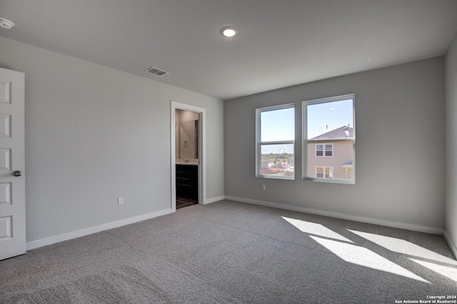 carpeted spare room featuring visible vents, baseboards, and recessed lighting