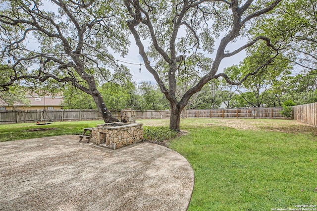 view of yard featuring a patio