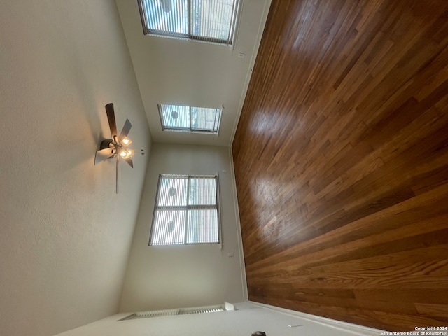 unfurnished room featuring ceiling fan