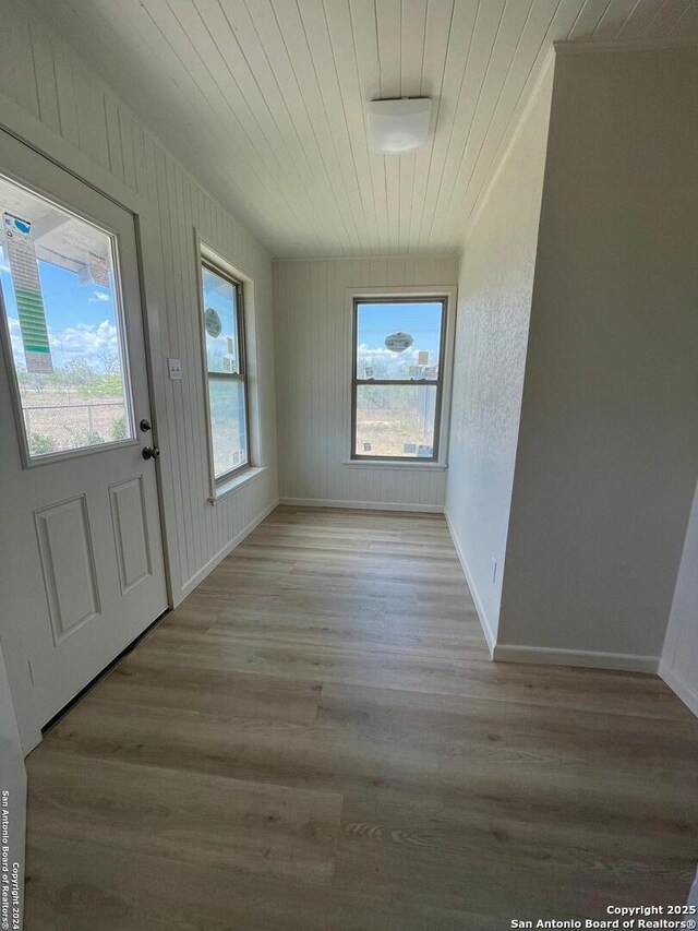 spare room featuring ceiling fan