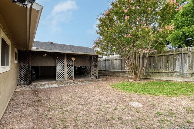 view of yard featuring a patio