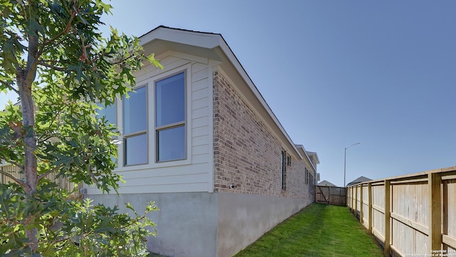 view of side of property featuring a lawn