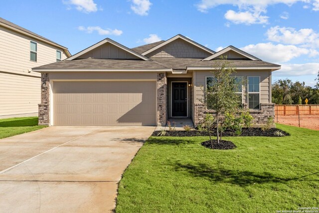 view of front of home featuring a lawn and a garage