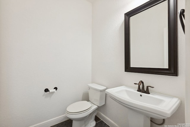 bathroom featuring sink and toilet