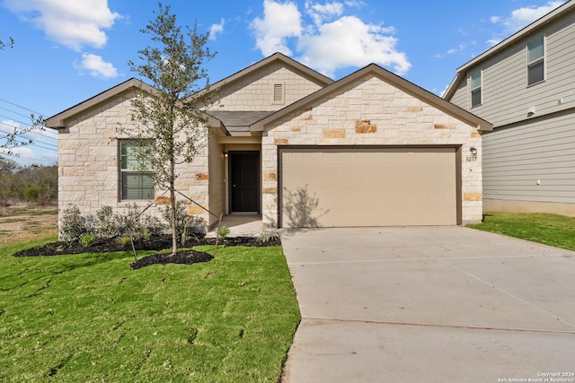 view of front facade with a garage and a front yard