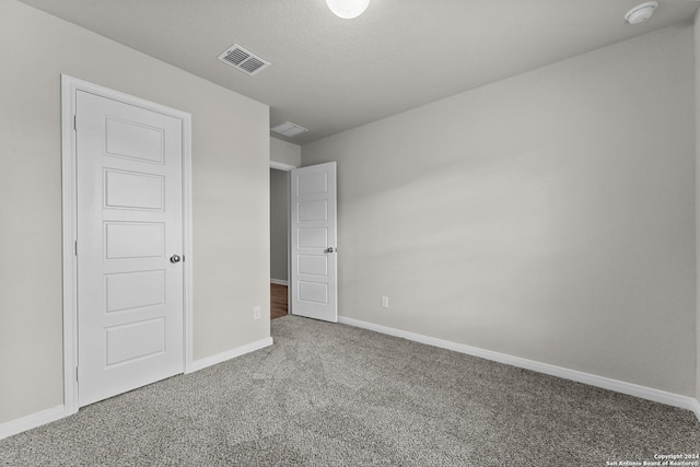 unfurnished room with carpet