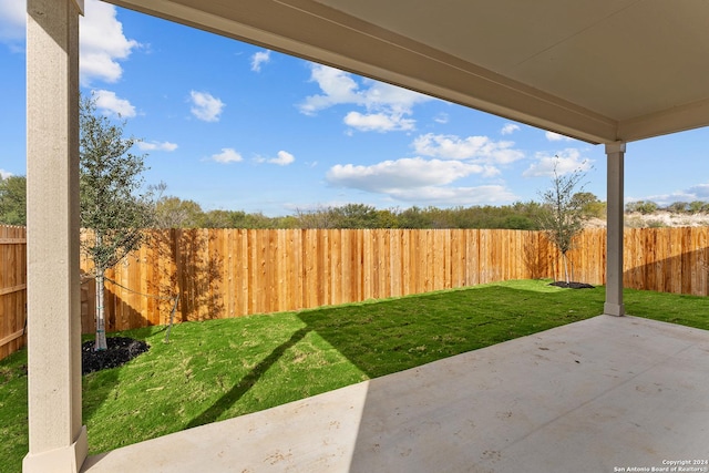 view of yard with a patio