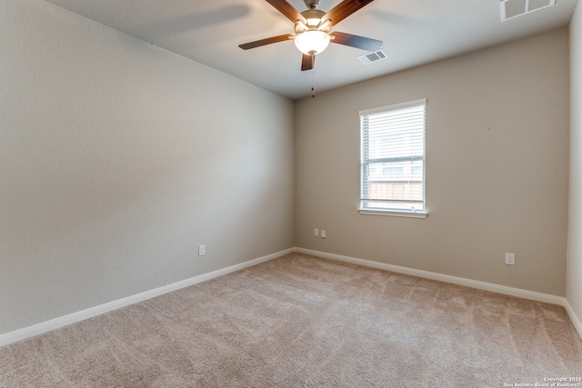 unfurnished room with light carpet and ceiling fan