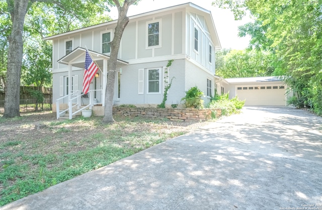 view of front facade featuring a garage