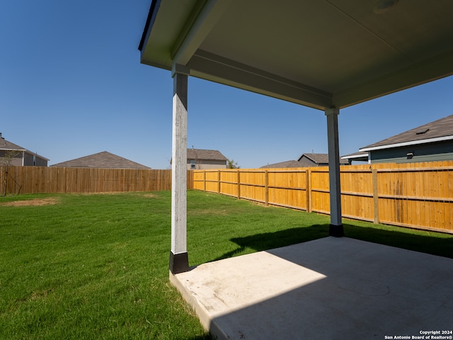 view of yard featuring a patio area