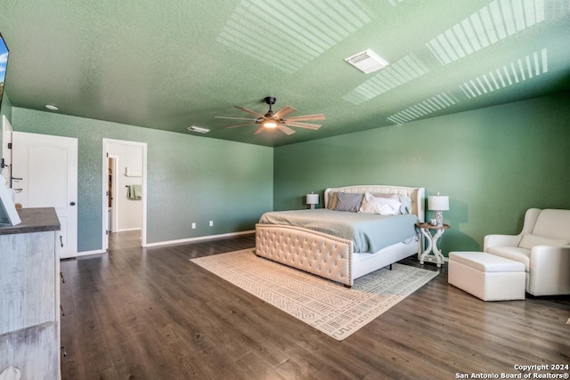 bedroom featuring ceiling fan, a textured ceiling, and dark hardwood / wood-style flooring