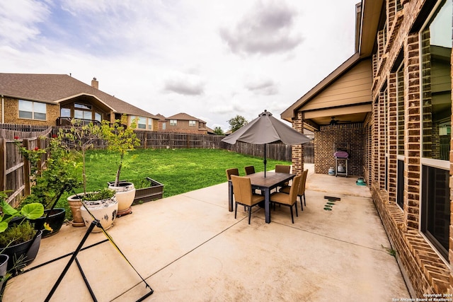 view of patio / terrace featuring ceiling fan