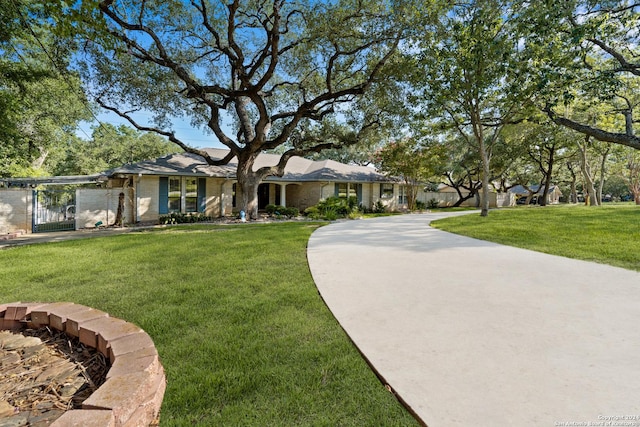 ranch-style home featuring a front lawn