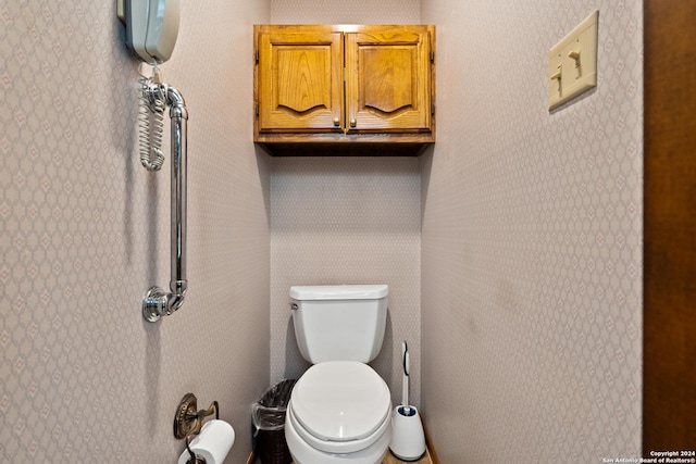 bathroom featuring toilet