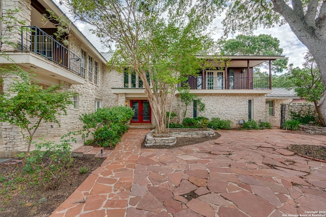 view of home's community with a patio