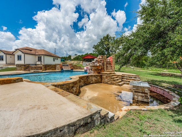 view of pool featuring a patio area and pool water feature