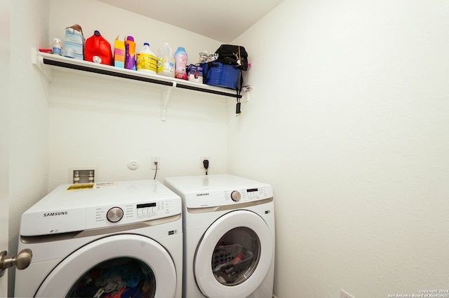 laundry room with washing machine and clothes dryer