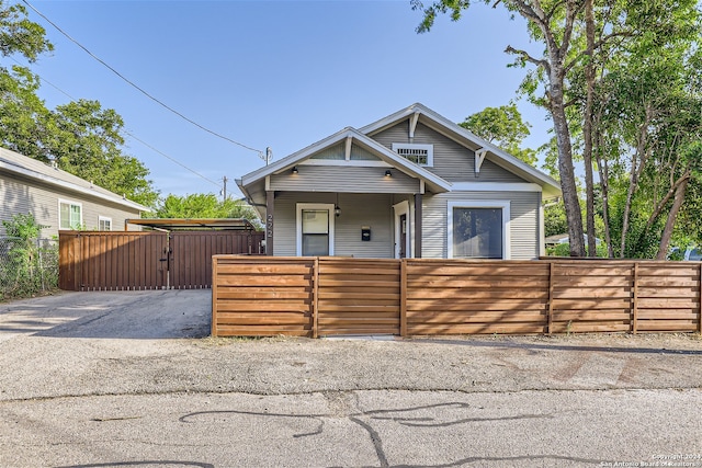 view of front of house featuring a gate and a fenced front yard