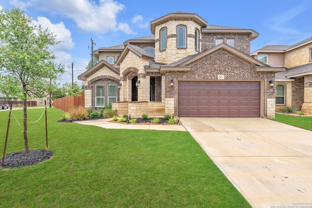 view of front of home featuring a front lawn