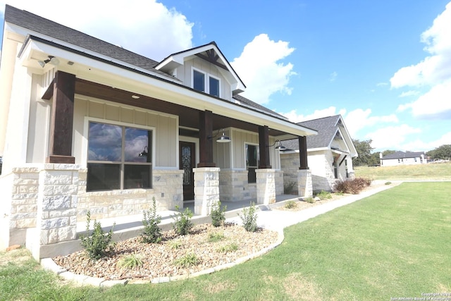 view of front of house with a porch and a front yard