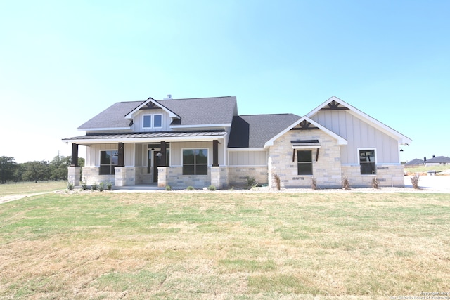 view of front of house with a front lawn