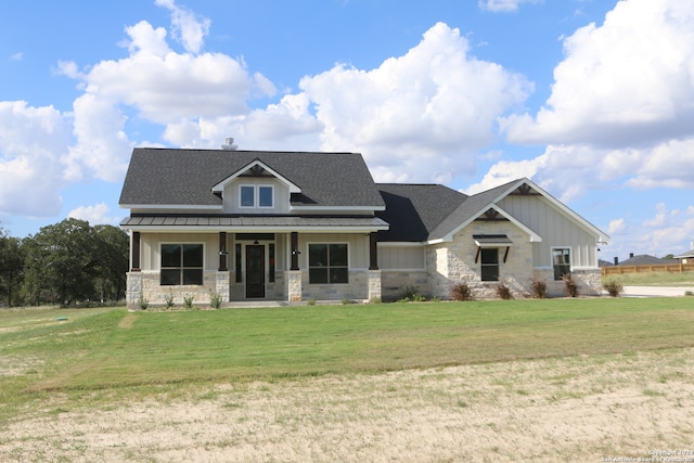 view of front of home featuring a front lawn