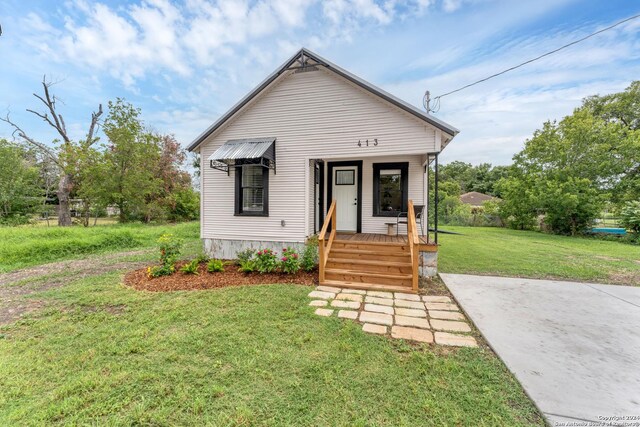 bungalow-style home featuring a porch and a front yard