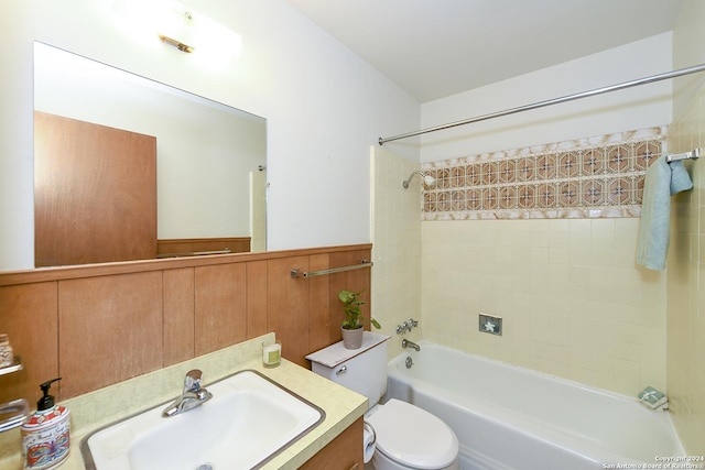 full bathroom with vanity, toilet, and tiled shower / bath