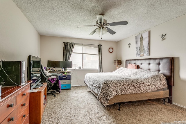 bedroom featuring light carpet, a textured ceiling, and ceiling fan