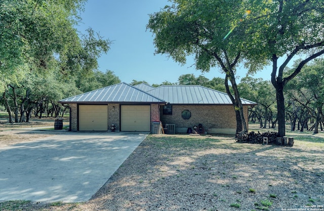 ranch-style home featuring a garage