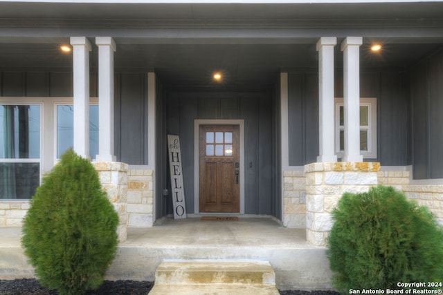 entrance to property featuring covered porch