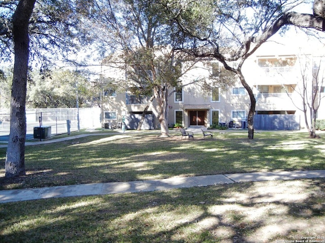 view of home's community featuring a lawn