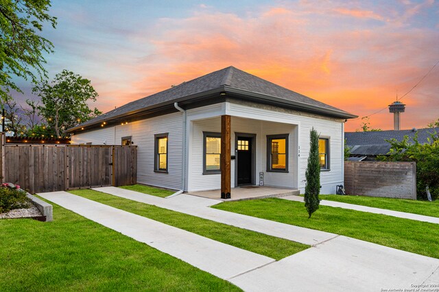 view of front of property with a lawn