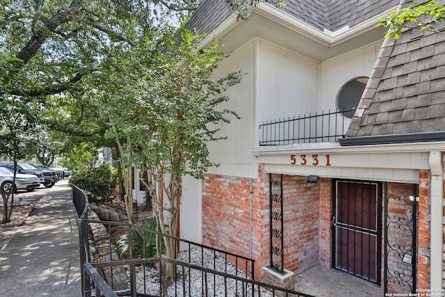 view of side of property featuring a balcony