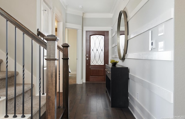 4805 Whaler, San Antonio, TX 78245 - foyer entrance with dark hardwood / wood-style flooring and crown molding