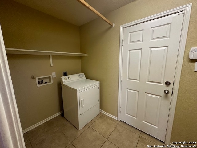 laundry room with washer / clothes dryer and light tile patterned floors