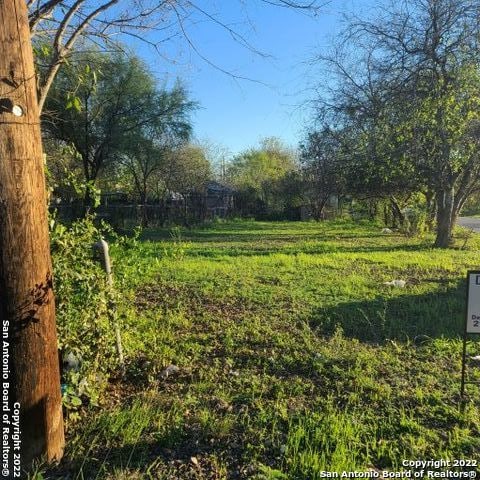 Listing photo 2 for 2602 Dignowity Ave, San Antonio TX 78208